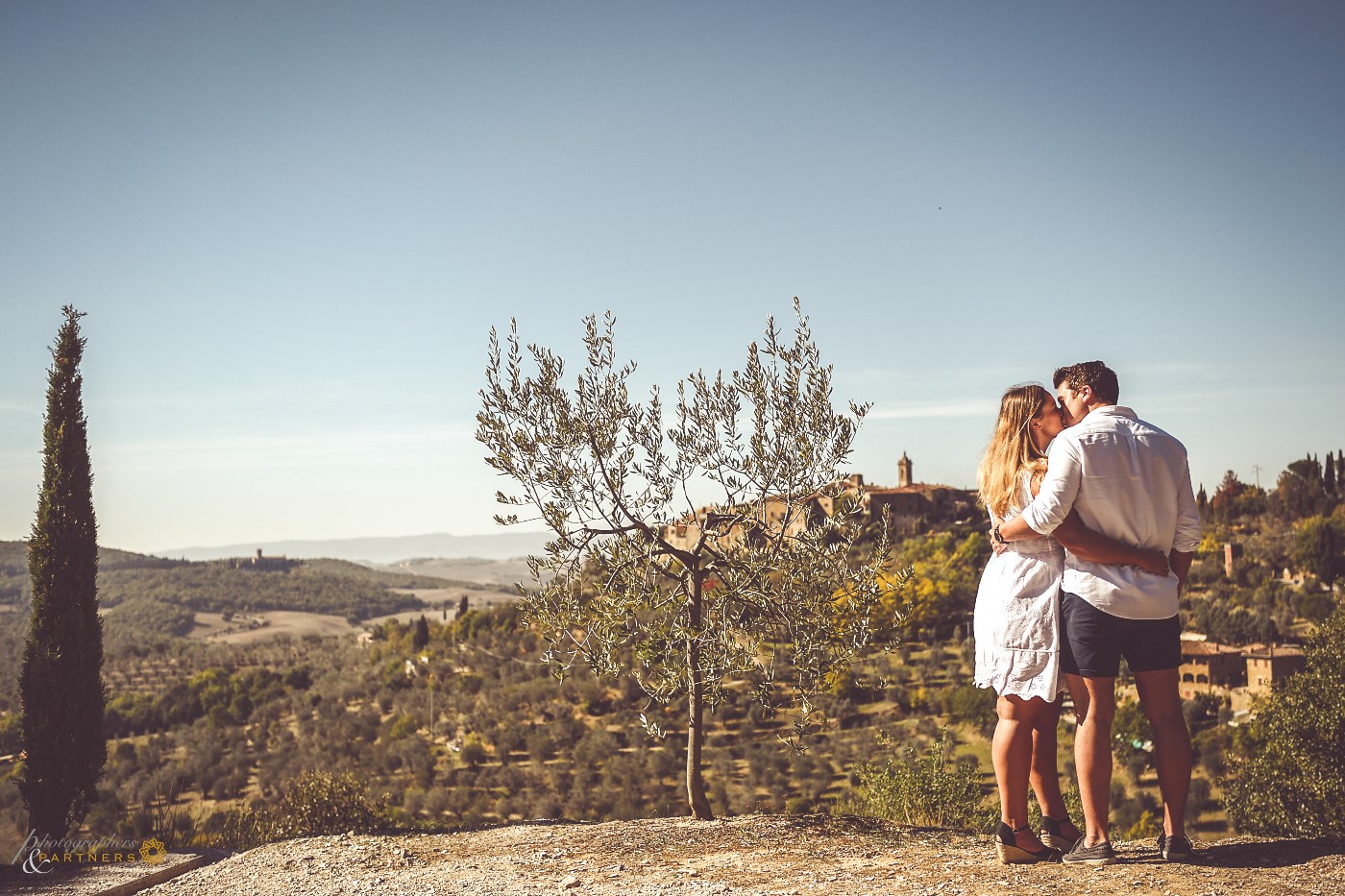 The last kiss before going home