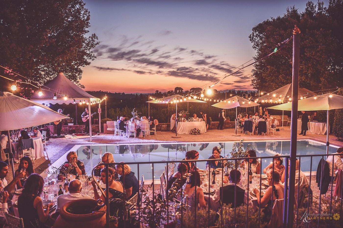 Romantic dinner around the pool.