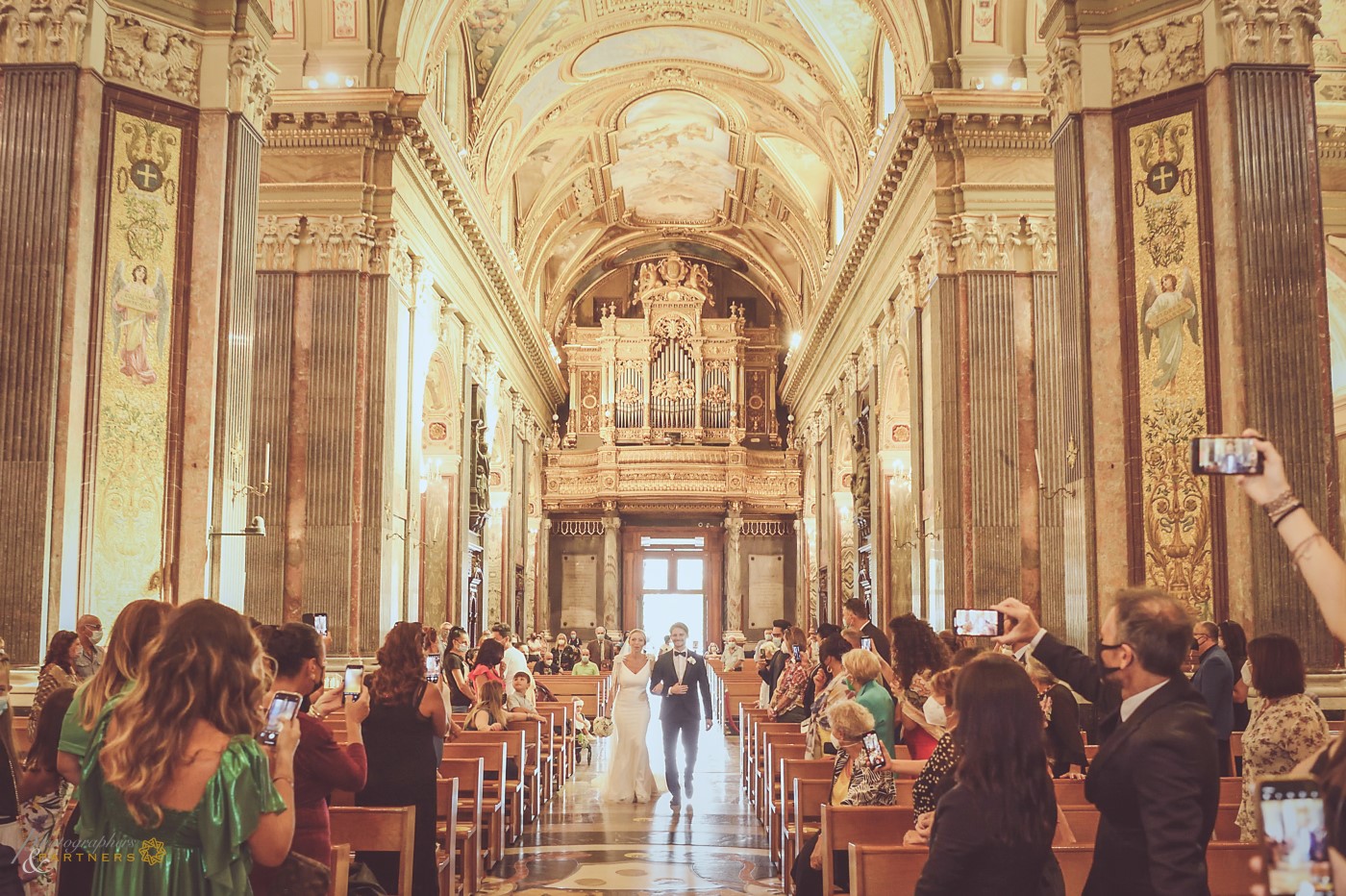 The entrance of the spouses to the church.