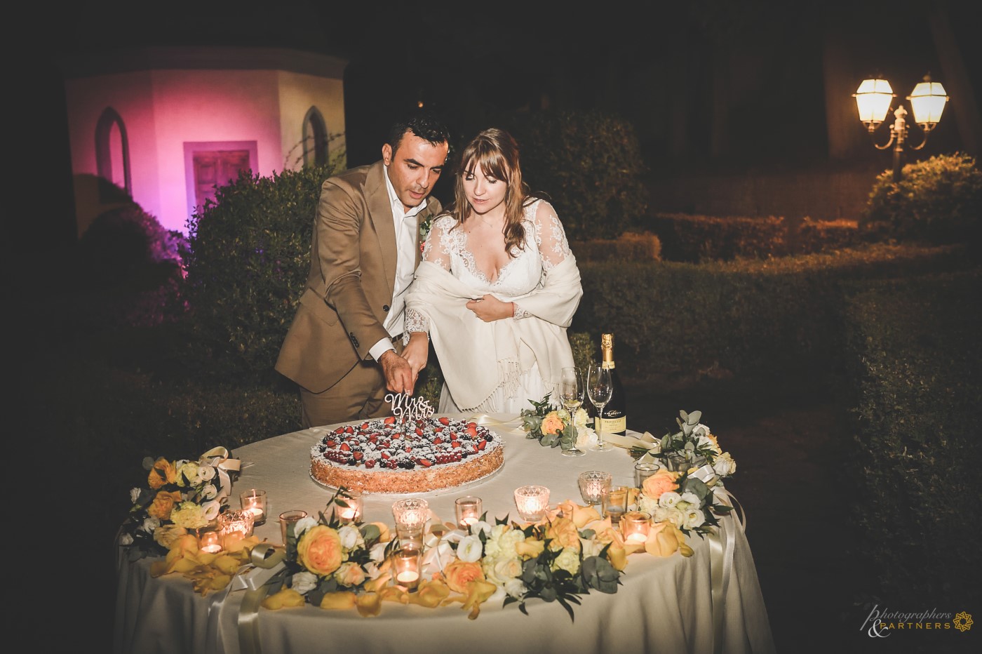 The cutting cake in the garden 🍰