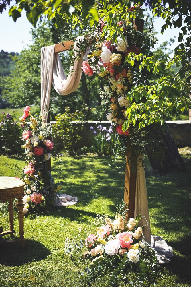 Floral decorations for the ceremony