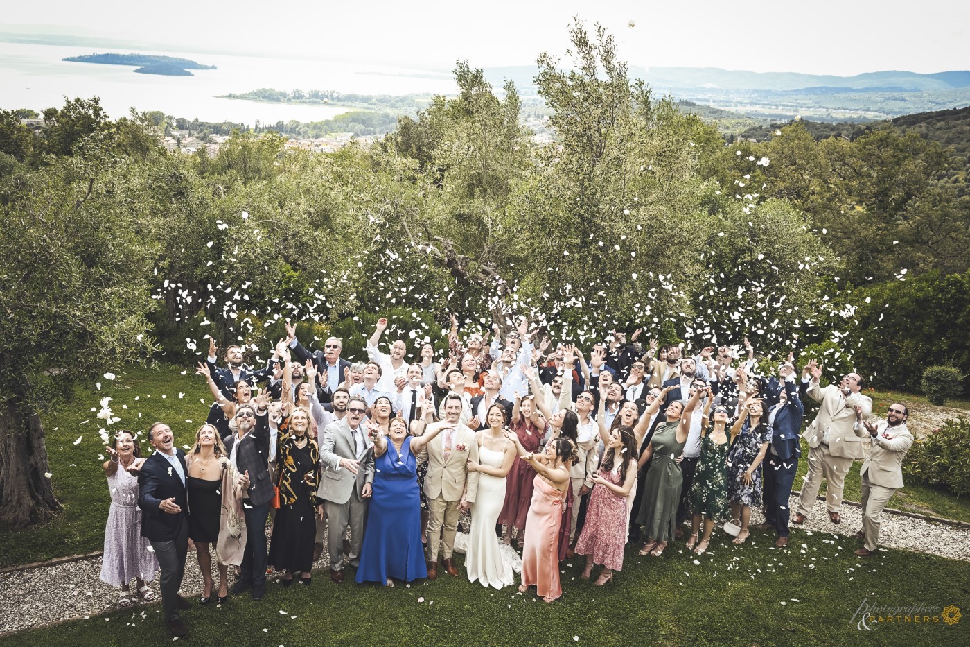 Big group photo and confetti 