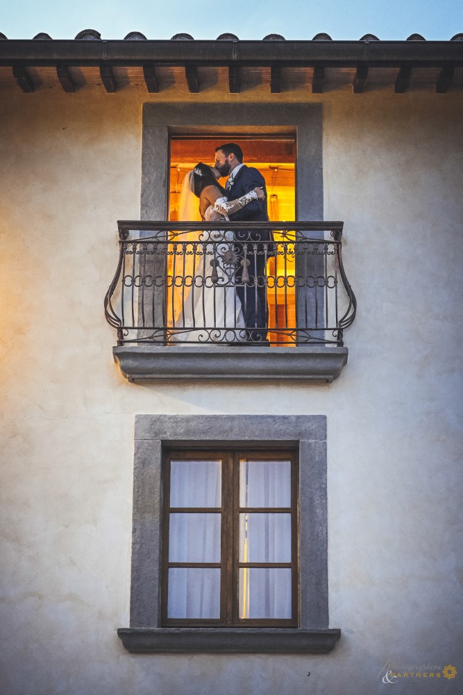 Kiss on the balcony